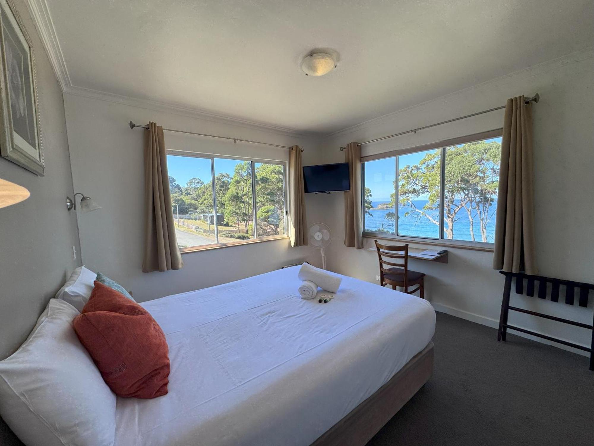 Lufra Beachside Hotel Eaglehawk Neck Room photo