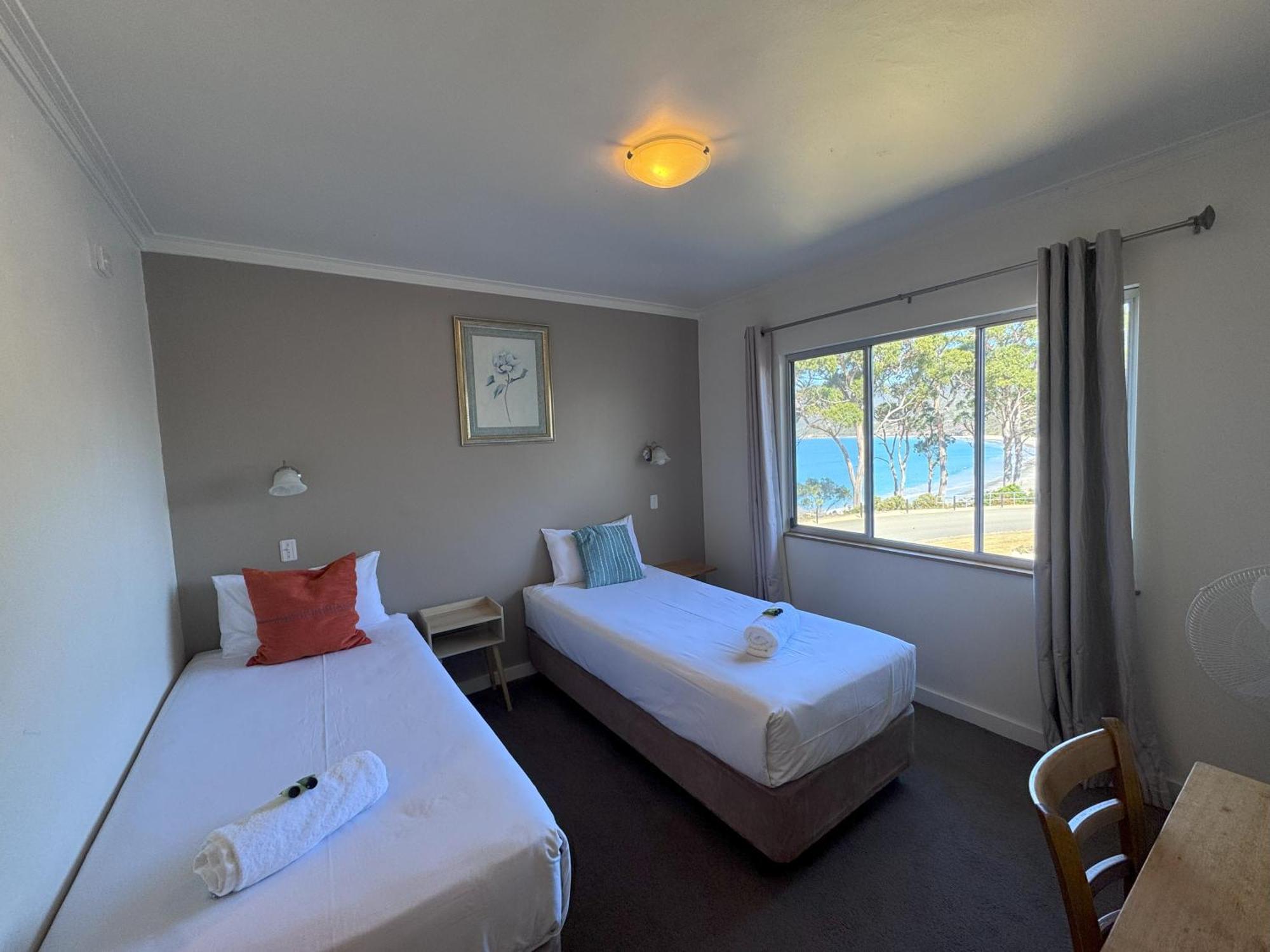 Lufra Beachside Hotel Eaglehawk Neck Room photo
