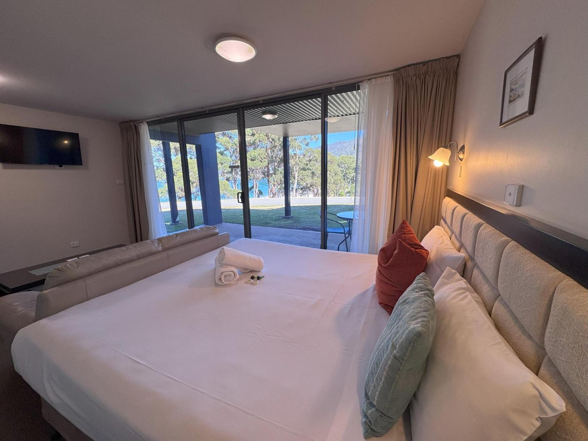 Lufra Beachside Hotel Eaglehawk Neck Room photo
